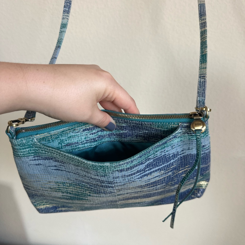 Hobo Darcy Cracked Glass Leather Crossbody - Picture 11 of 14